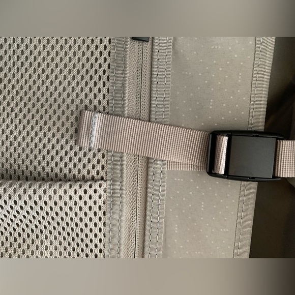 New Hybrid suitcase-trunk w/ telescopic handle, TSA locks & smooth wheels. - Picture 13 of 15